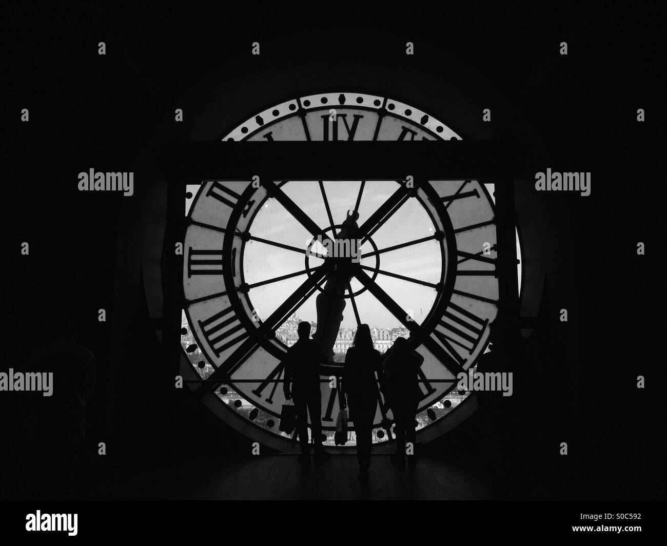 Réveil dans le musée d'Orsay, Paris - Image de stock capturée avec un smartphone