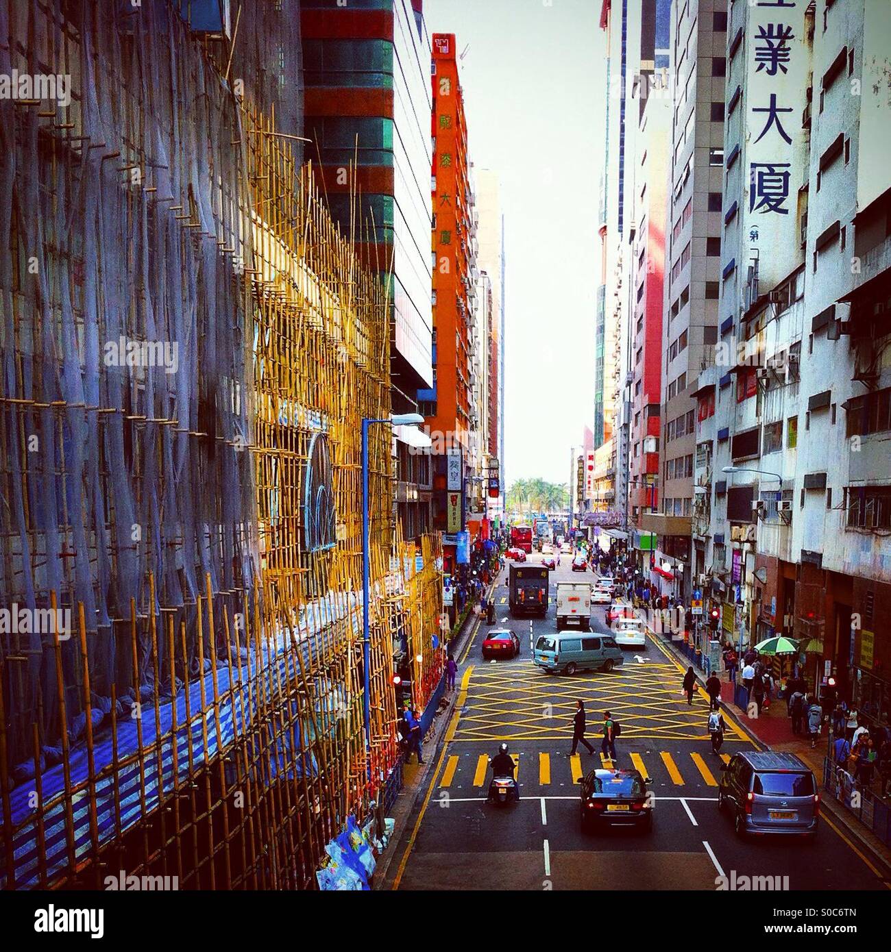 Colourfull occupé hong kong street Banque D'Images