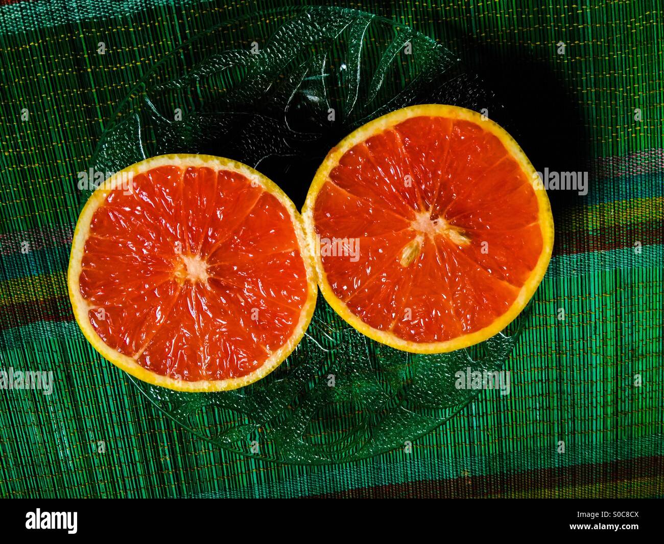 Les moitiés de pamplemousse - Image de stock capturée avec un smartphone