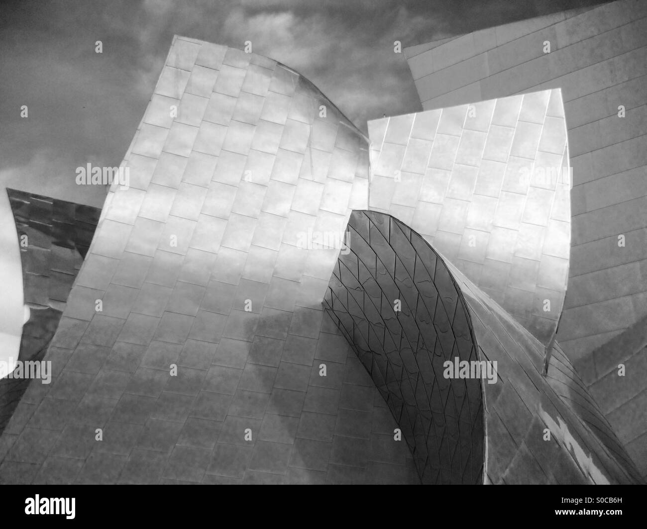 Walt Disney Concert Hall, conçu par l'architecte Frank Gehry, Los Angeles, Californie, Photographie noir et blanc Banque D'Images