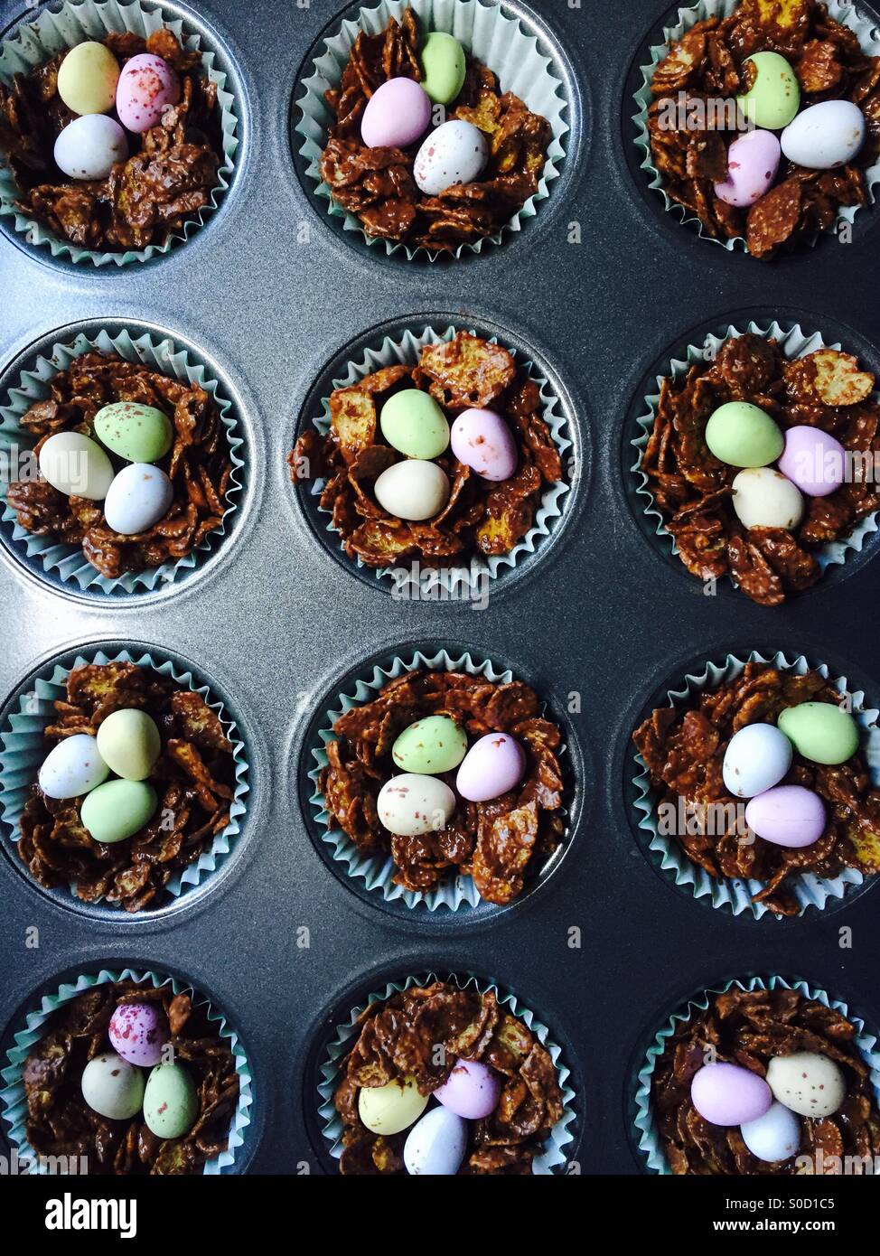 Gâteaux de Pâques dans la lèchefrite Banque D'Images