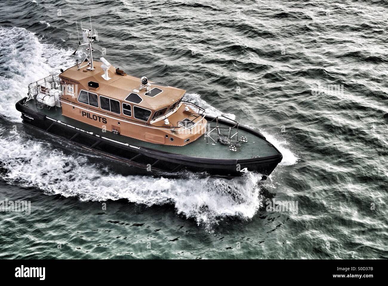 Bateau pilote à tamise - Image de stock capturée avec un smartphone