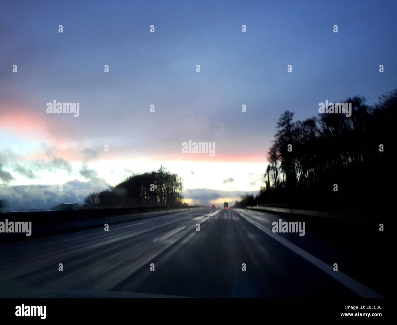 L'autoroute sous la pluie Banque D'Images