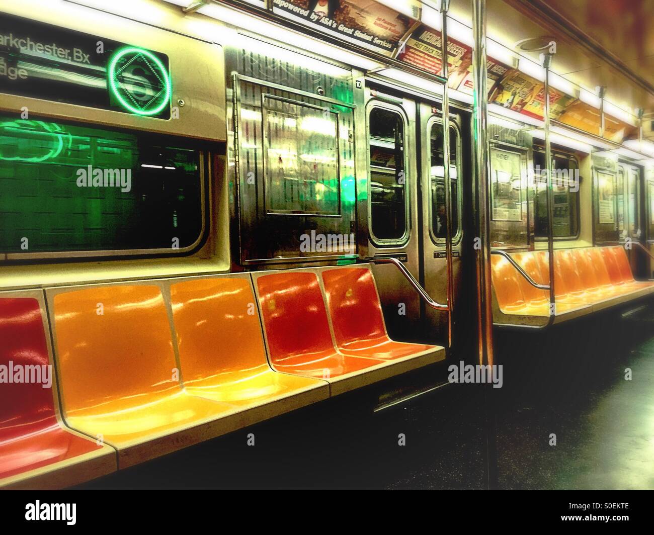 Métro ligne 6 voiture vide NYC Banque D'Images