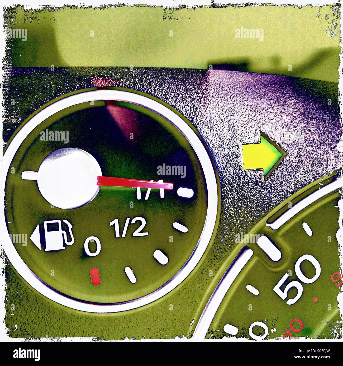 Car dashboard speedometer Banque de photographies et d'images à haute  résolution - Alamy