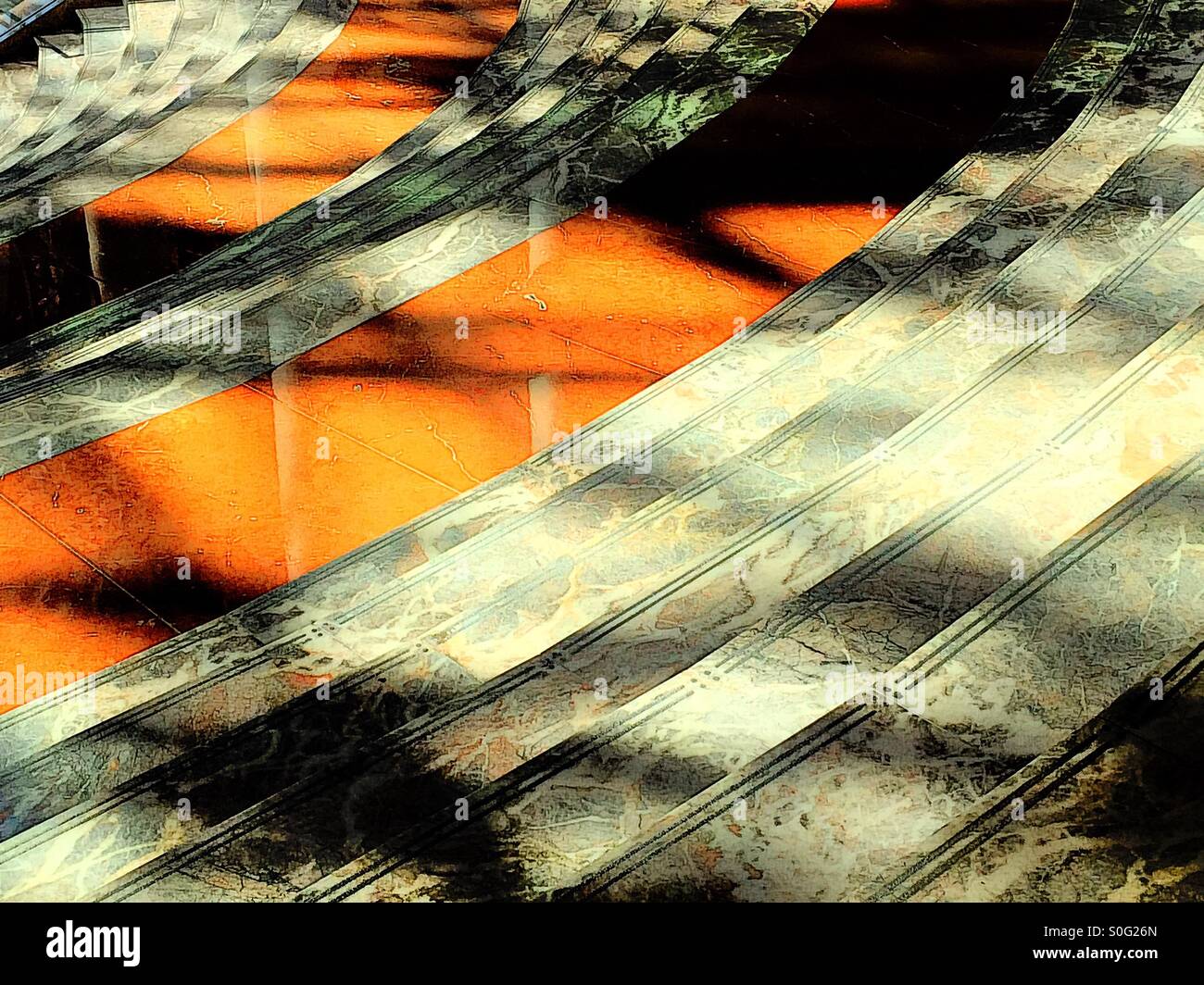 Escaliers en marbre dans le jardin d'hiver, Brookfield Pl., New York City - Image de stock capturée avec un smartphone