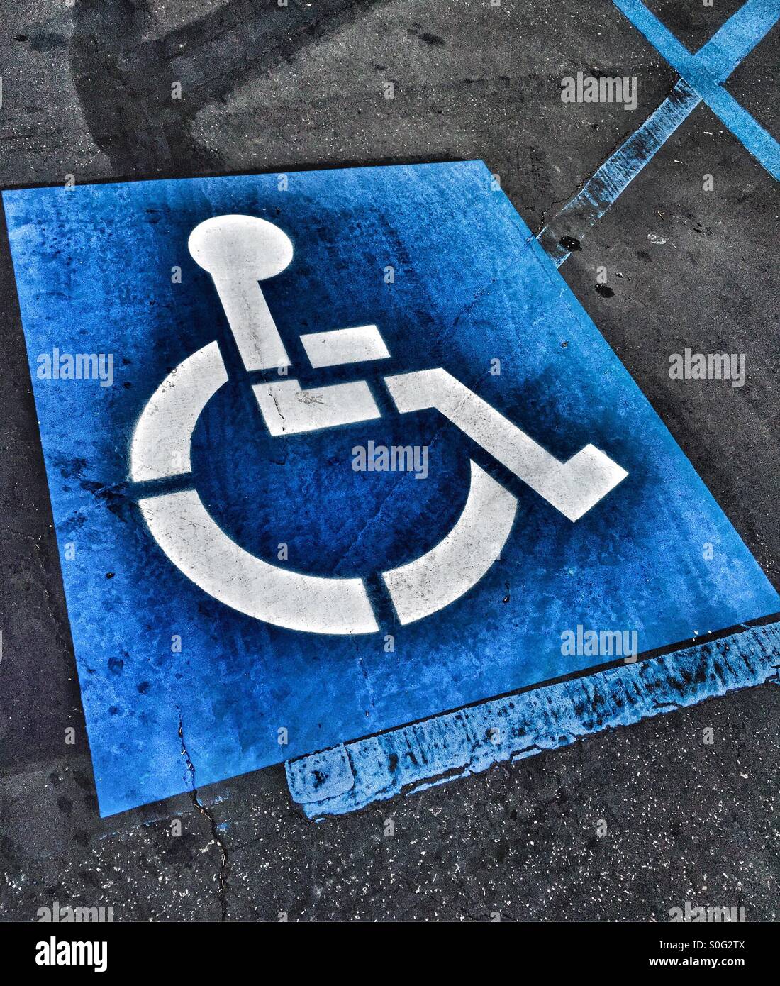 Les places de stationnement pour personnes handicapées seulement Banque D'Images
