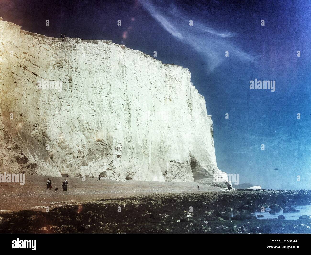 Les falaises de craie blanche à Cuckmere Haven sur la côte sud-est de l'Angleterre - Image de stock capturée avec un smartphone