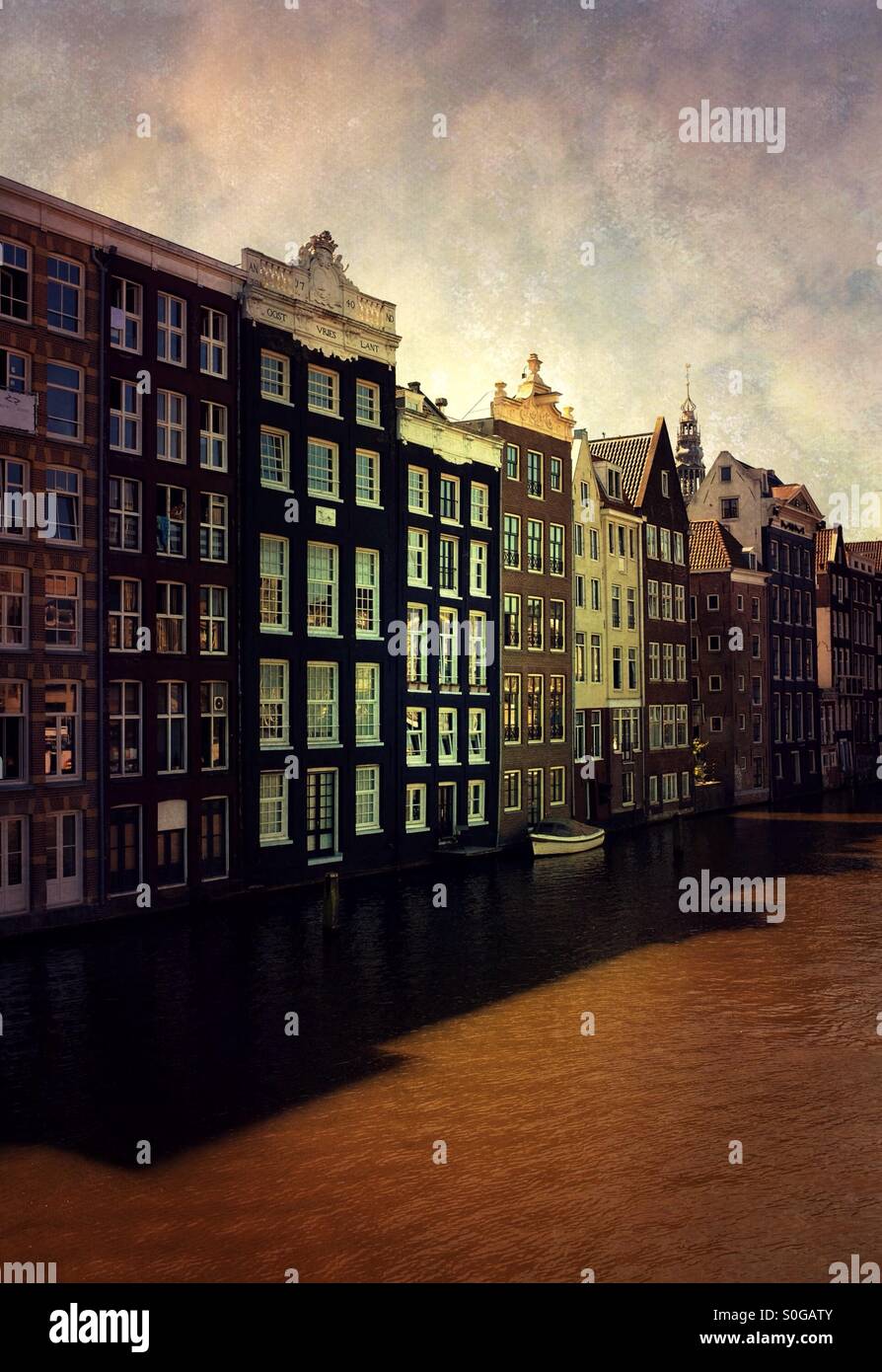 Le centre d'Amsterdam aux Pays-Bas UE - Image de stock capturée avec un smartphone