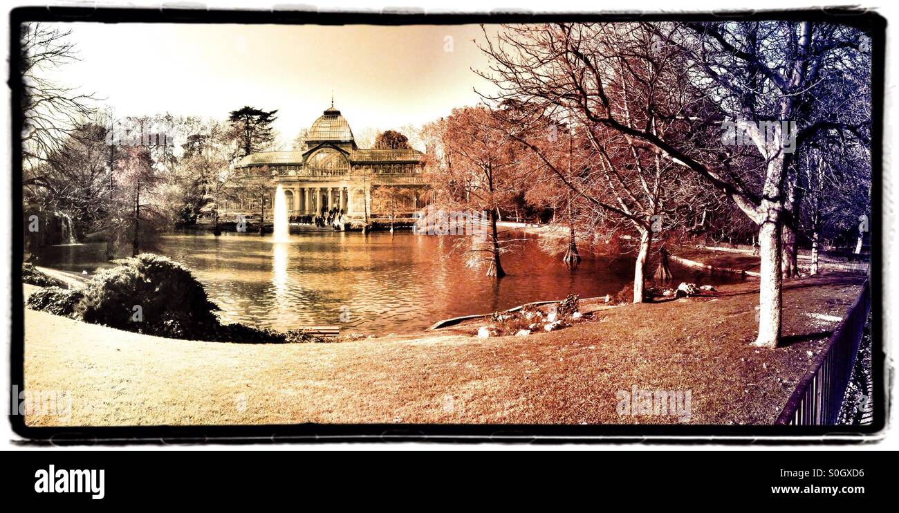 Le palais de cristal dans le parc du Retiro à Madrid, Espagne Banque D'Images
