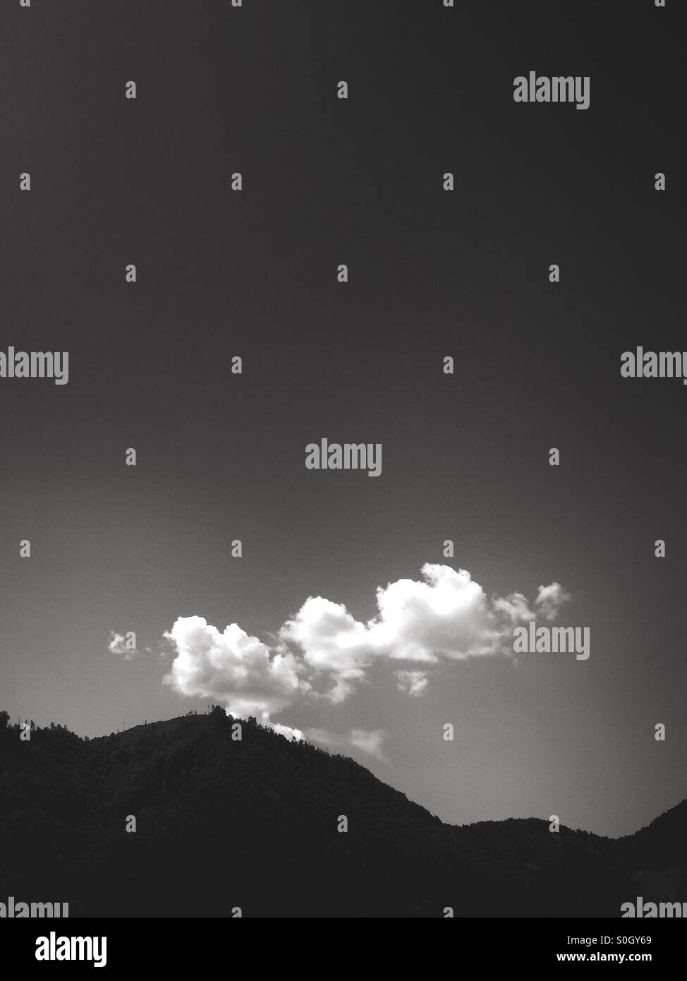 Première lumière du matin au-dessus des montagnes Croates Banque D'Images