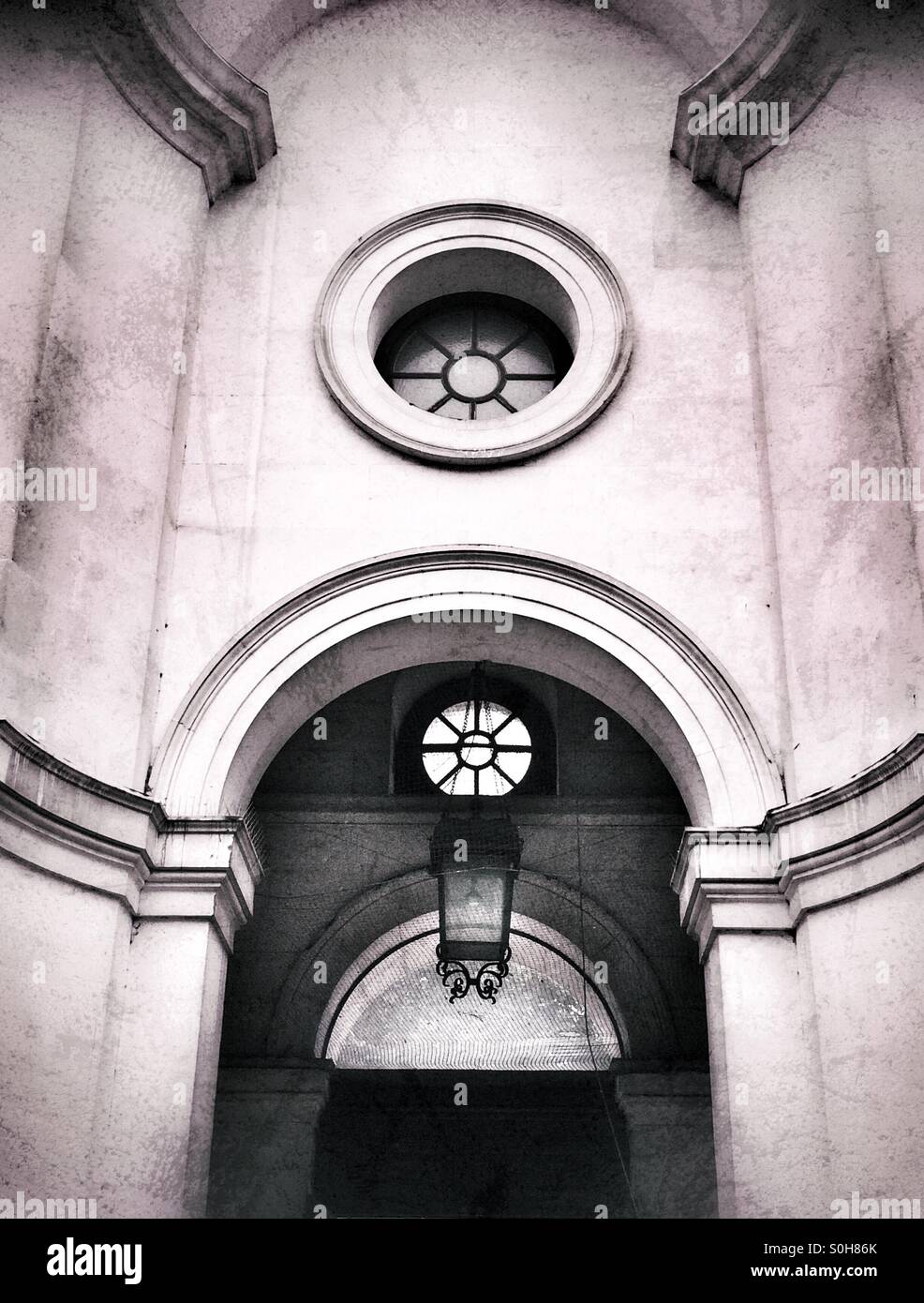 Porche d'entrée à Saint George, dans l'Est de Londres, l'Église - Image de stock capturée avec un smartphone