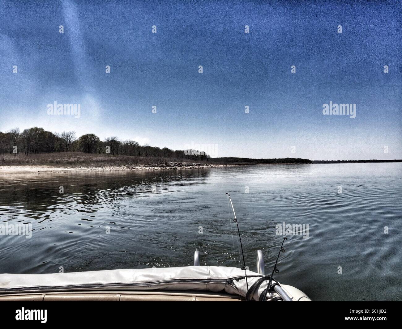 La pêche à l'arrière du bateau - Image de stock capturée avec un smartphone