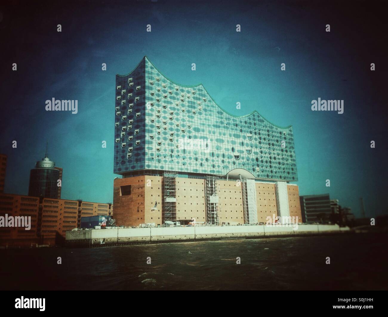 Elbphilharmonie, Elbe Philharmonic Hall, Hamburg Allemagne vue de la rivière Banque D'Images