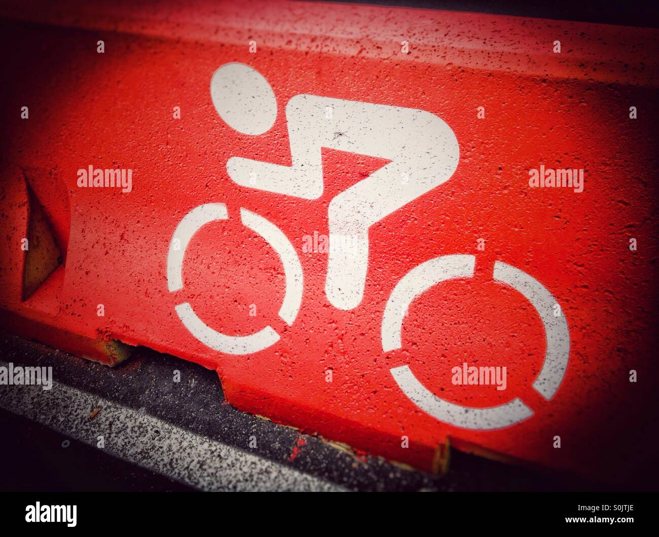 Cicling sign on road à Barcelone, Catalogne, Espagne - Image de stock capturée avec un smartphone