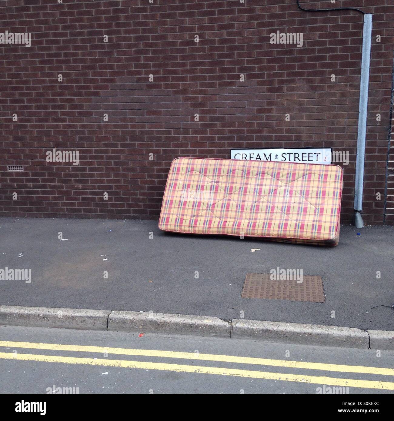 Matelas abandonnés - Image de stock capturée avec un smartphone