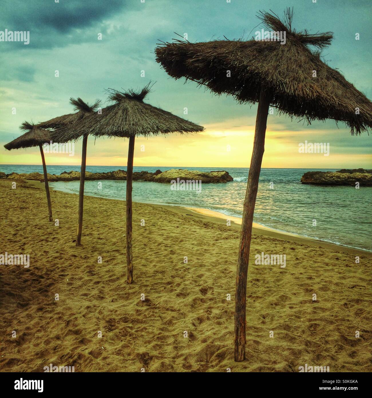 Lever du soleil sur la plage de Portitxol, L'Escala, Costa Brava, Espagne Banque D'Images