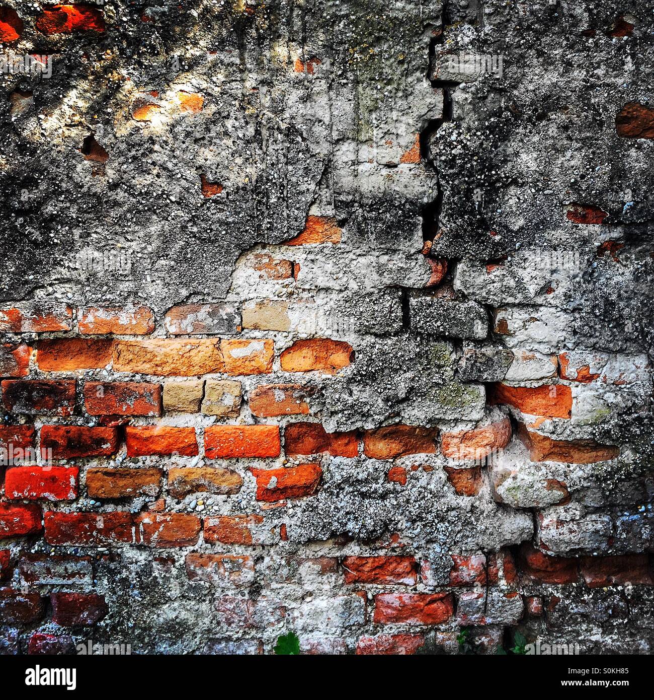 Vieux mur en brique et en pierre - Image de stock capturée avec un smartphone