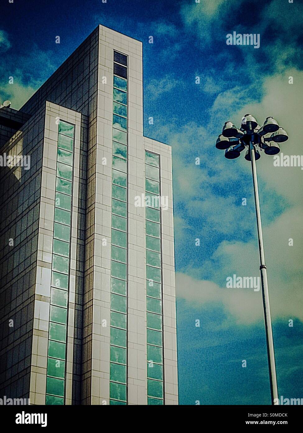 Hi-rise offices et ciel bleu - Image de stock capturée avec un smartphone