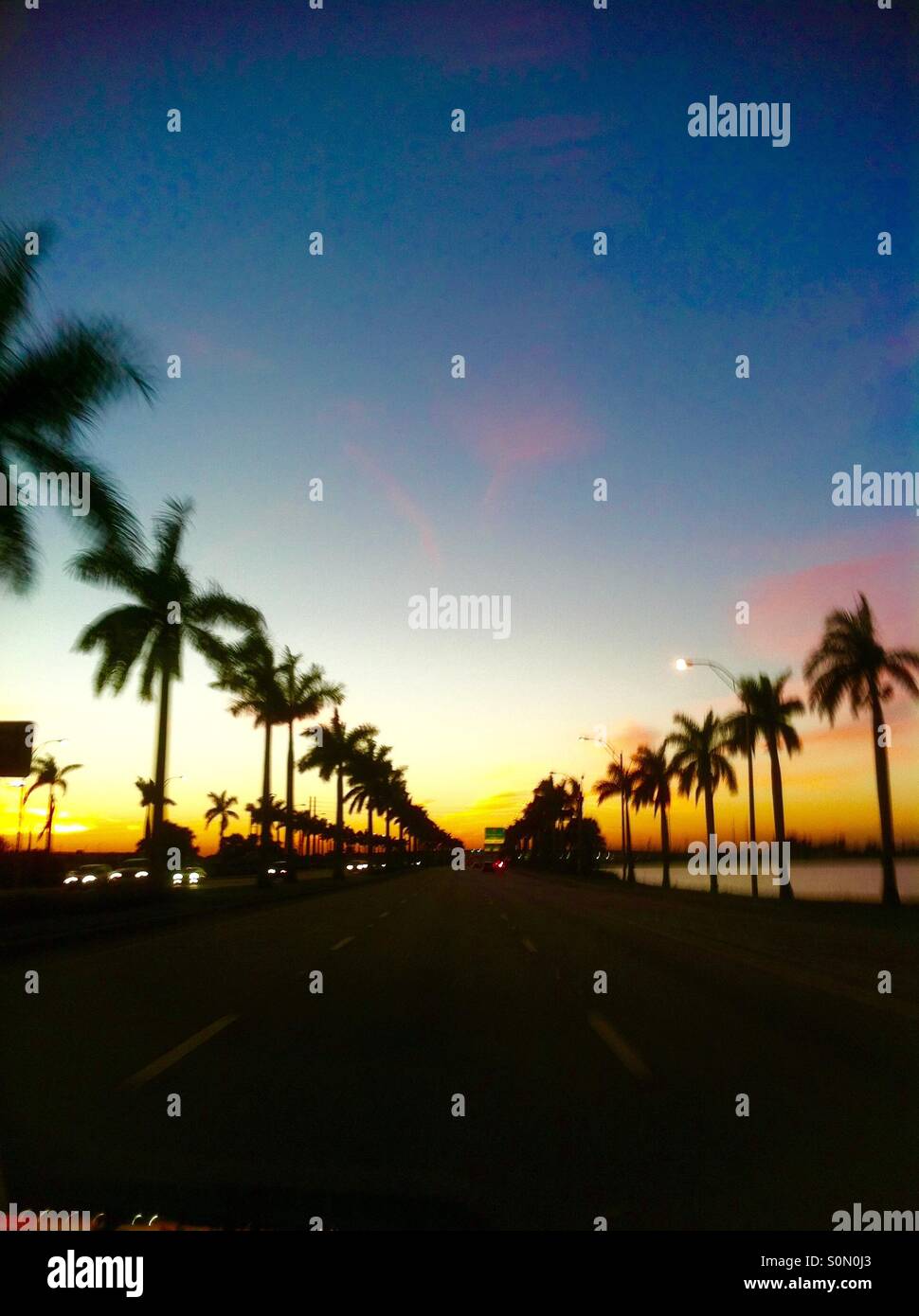 Sunset Road à Miami. Banque D'Images