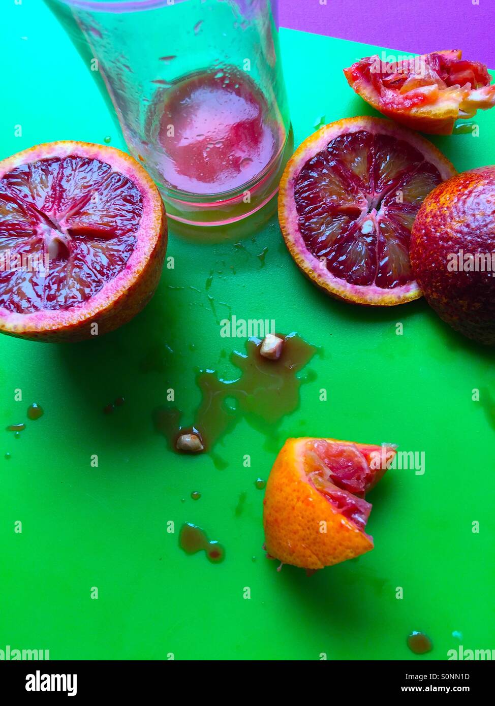 Orange sanguine sur fond vert Banque D'Images