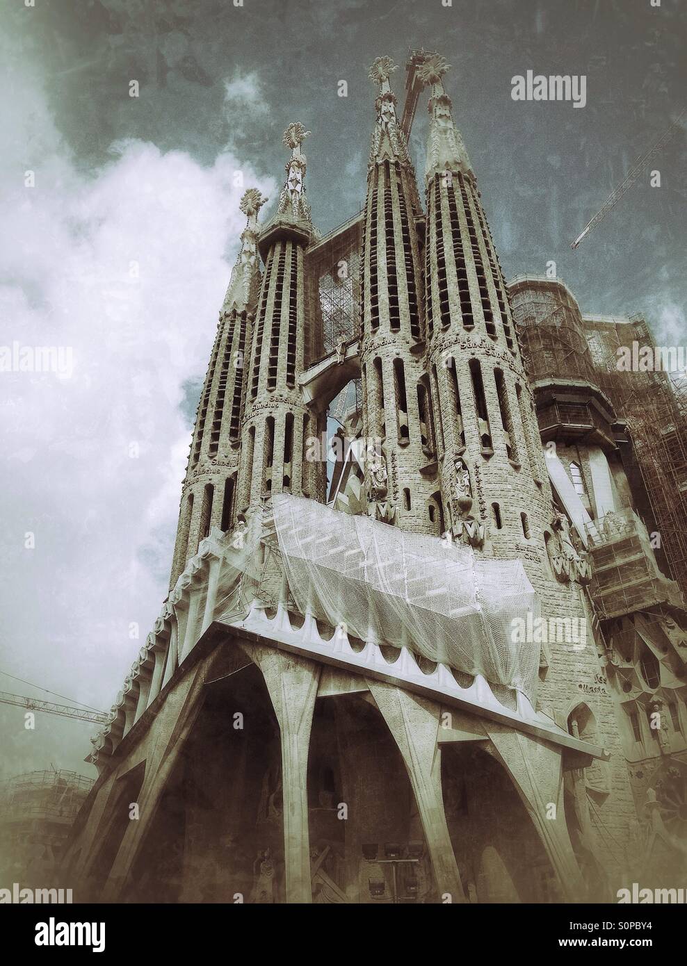 Vue de la Sagrada Familia à Barcelone, Espagne - Image de stock capturée avec un smartphone