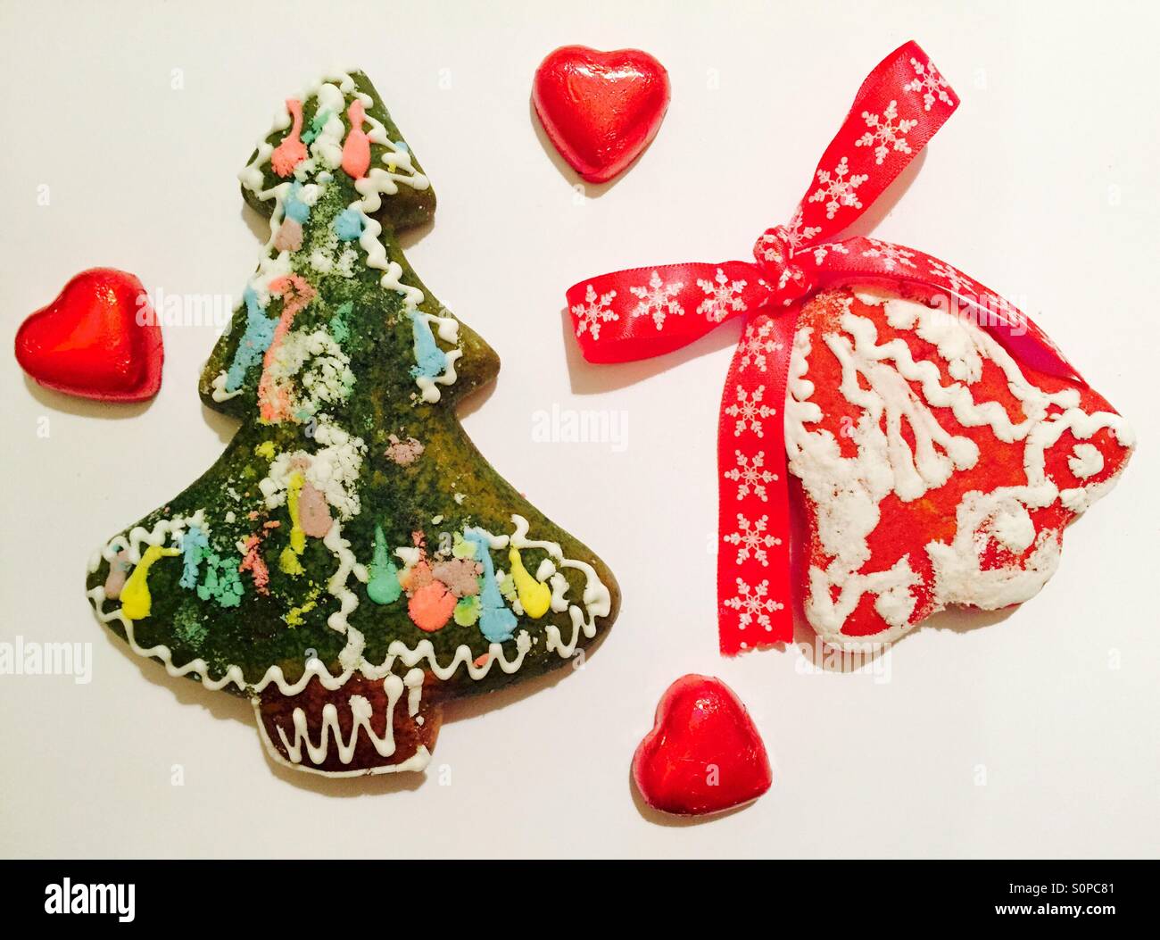 Pain d'épices pain d'épices,Bell et arbres de Noël coeurs au chocolat Banque D'Images
