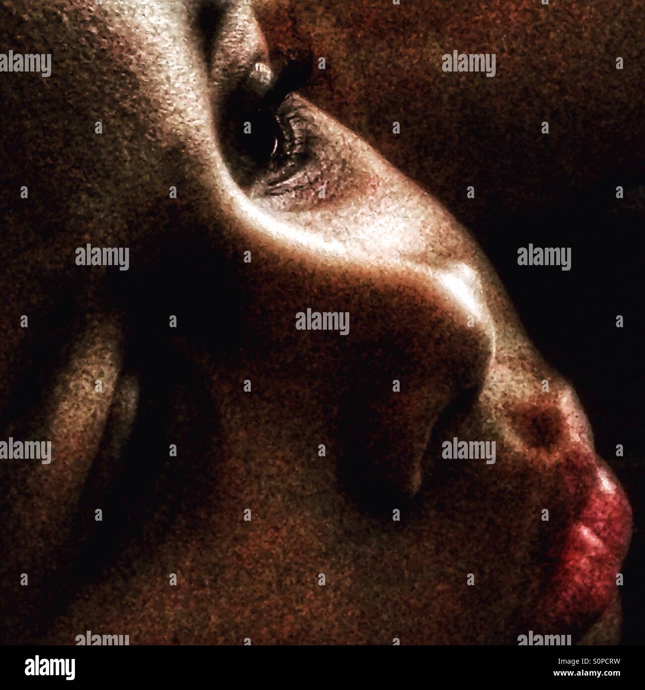 Un portrait de l'enfant. - Image de stock capturée avec un smartphone