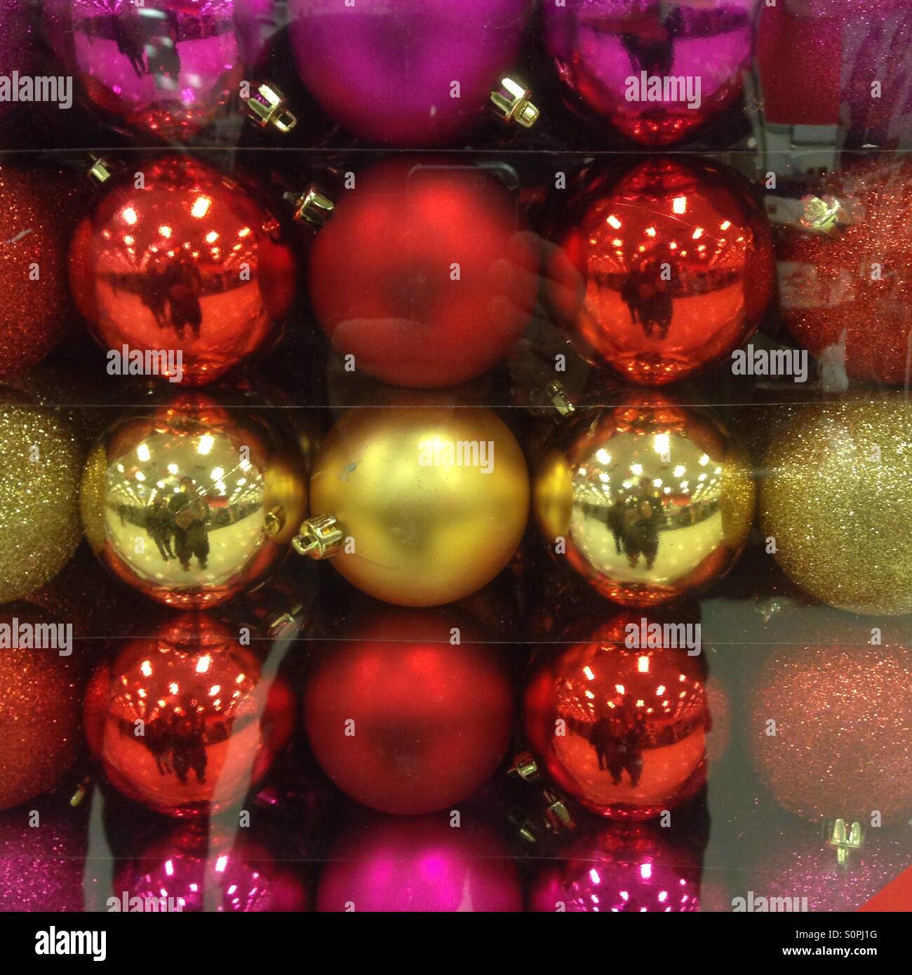 Décorations de Noël Boules de verre - Image de stock capturée avec un smartphone