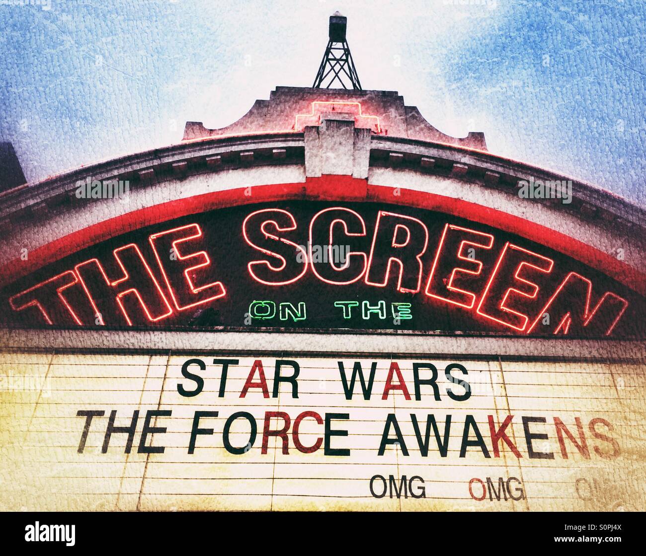 L'écran sur le Vert Cinéma à Islington, Londres publicité le nouveau film de la guerre des étoiles, 'La Force s'éveille" - Image de stock capturée avec un smartphone