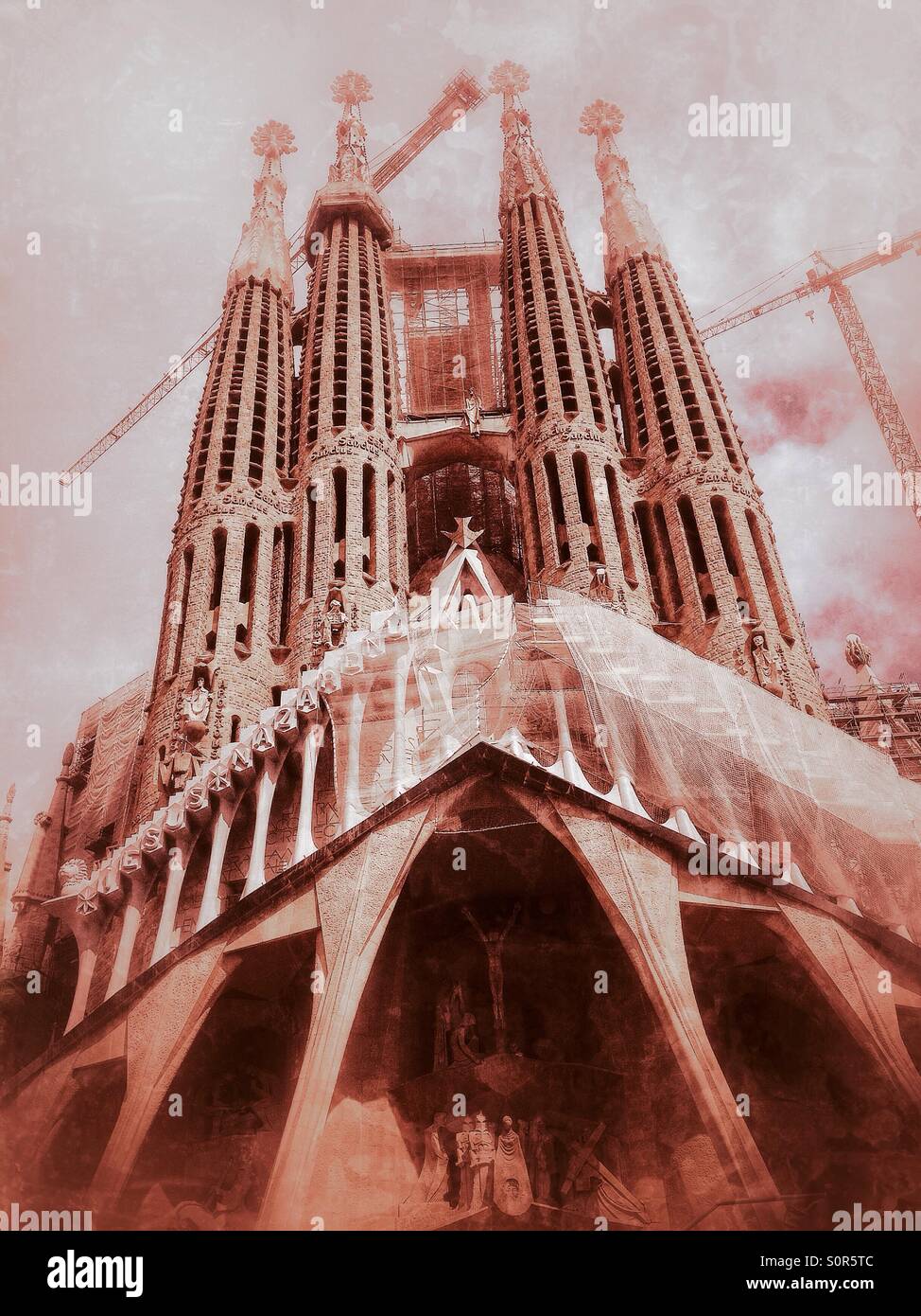 Vue de la Sagrada Familia à Barcelone, Espagne - Image de stock capturée avec un smartphone