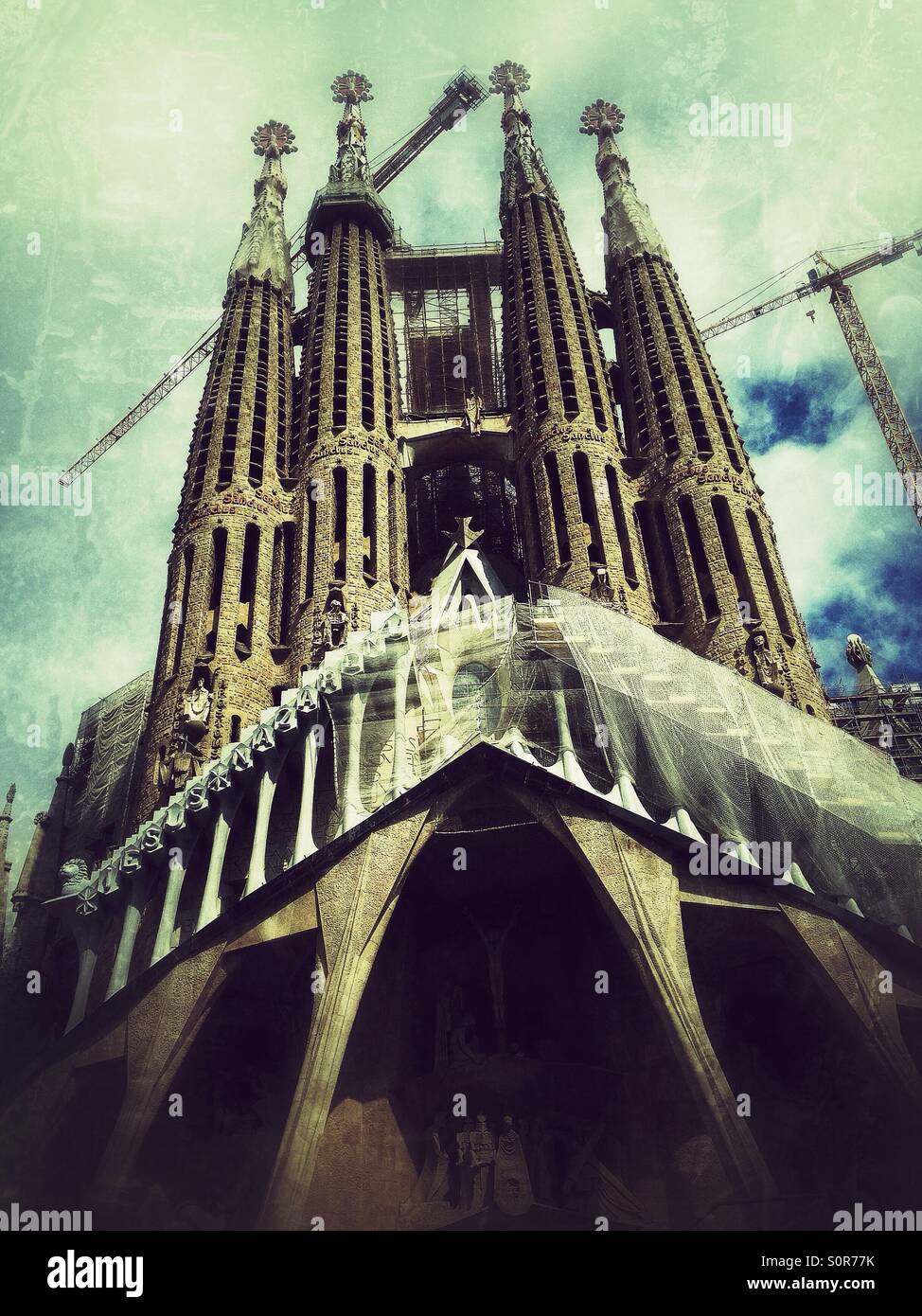 Vue de la Sagrada Familia à Barcelone, Espagne - Image de stock capturée avec un smartphone