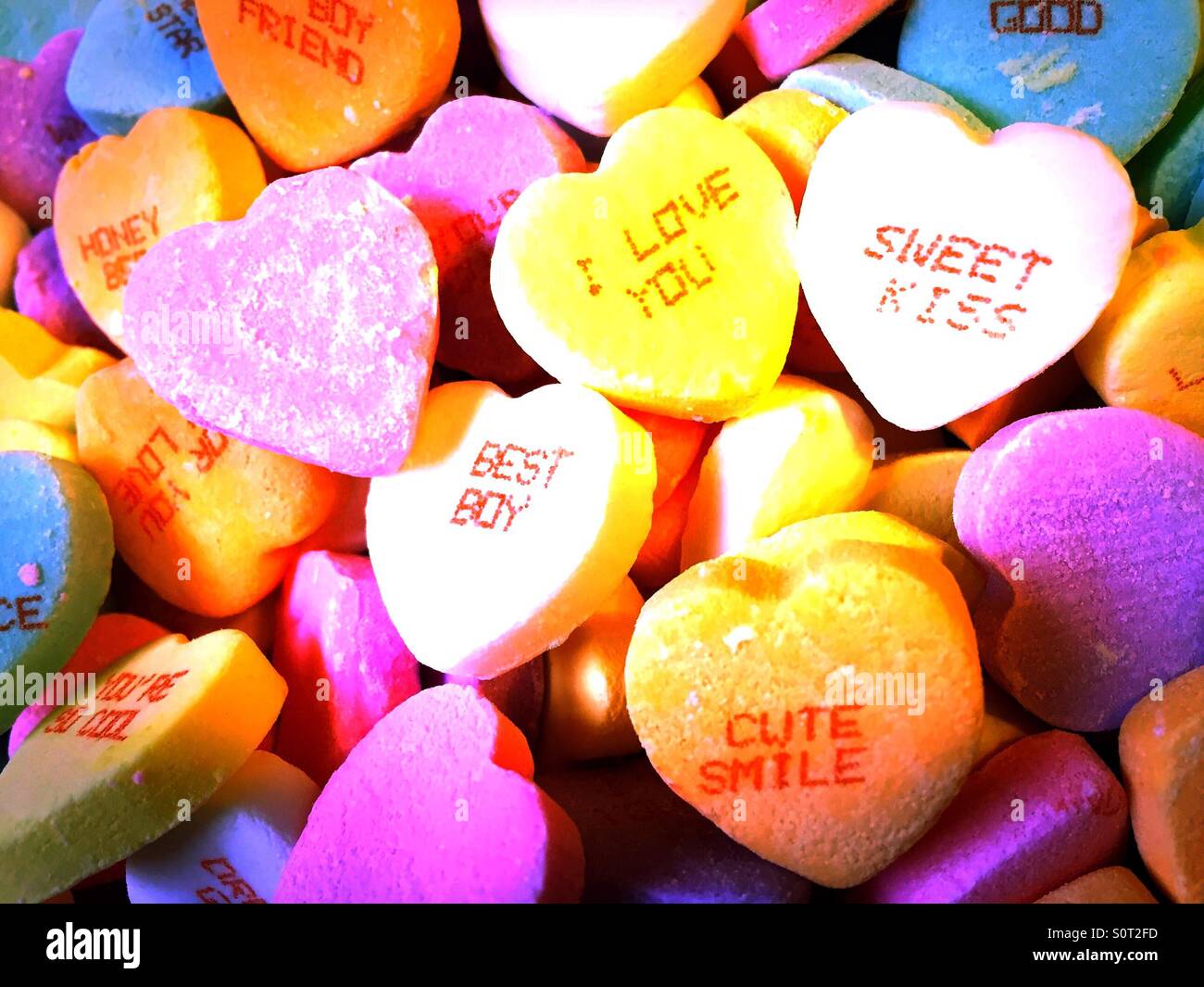 Saint-valentin bonbons coeurs de conversation dans des couleurs vives. Banque D'Images