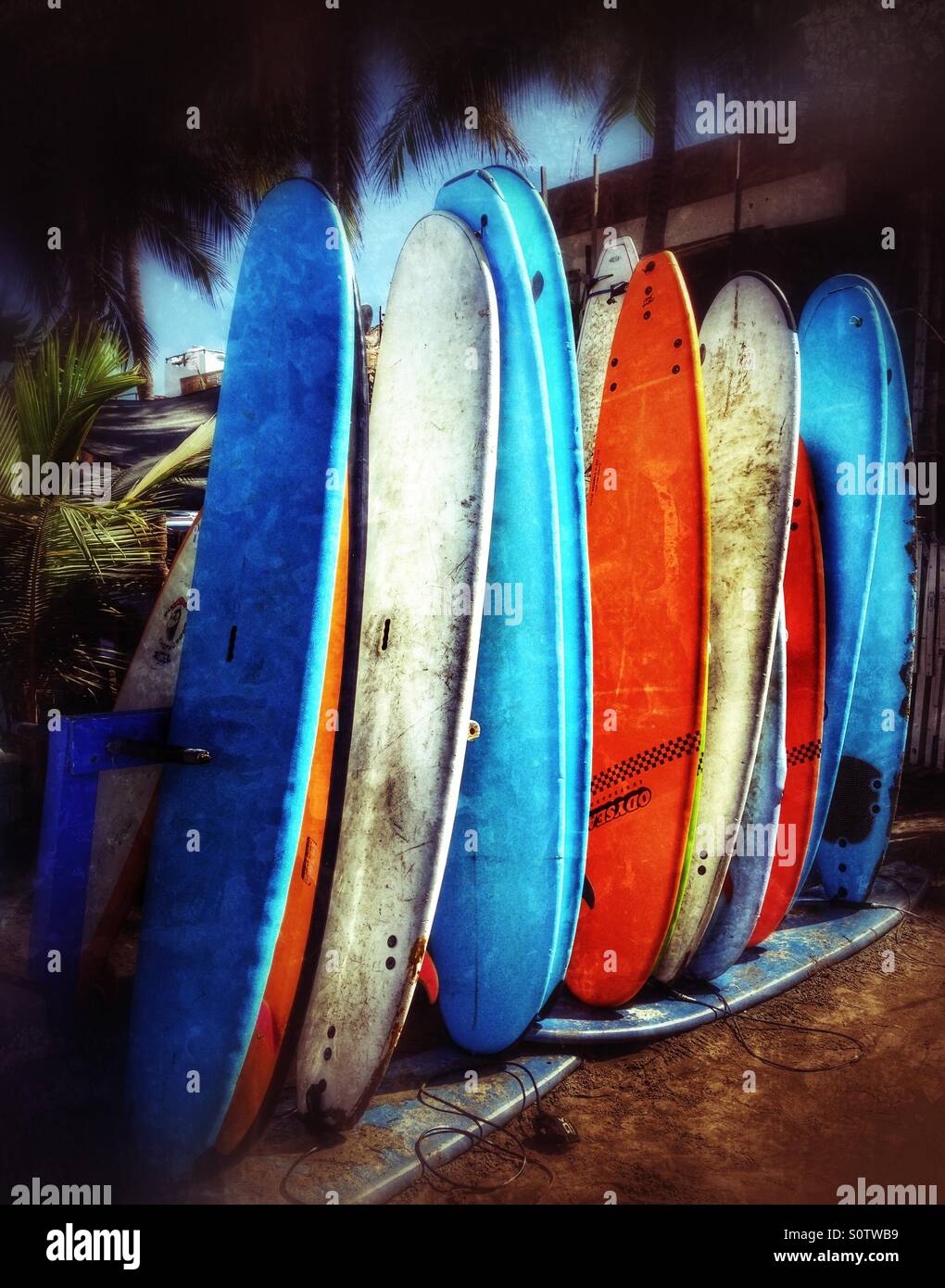Des planches de surf à la location. Sayulita, Riviera Nayarit, Mexique. - Image de stock capturée avec un smartphone