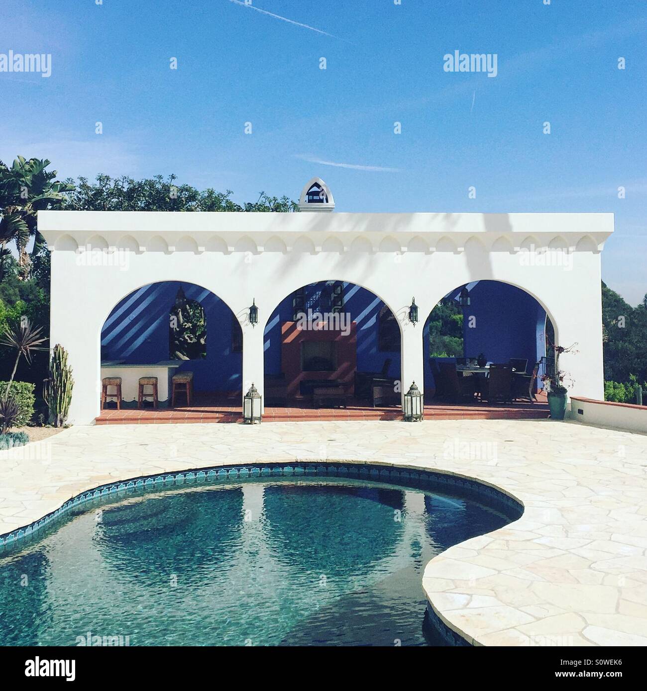Salle de plein air et la piscine. - Image de stock capturée avec un smartphone