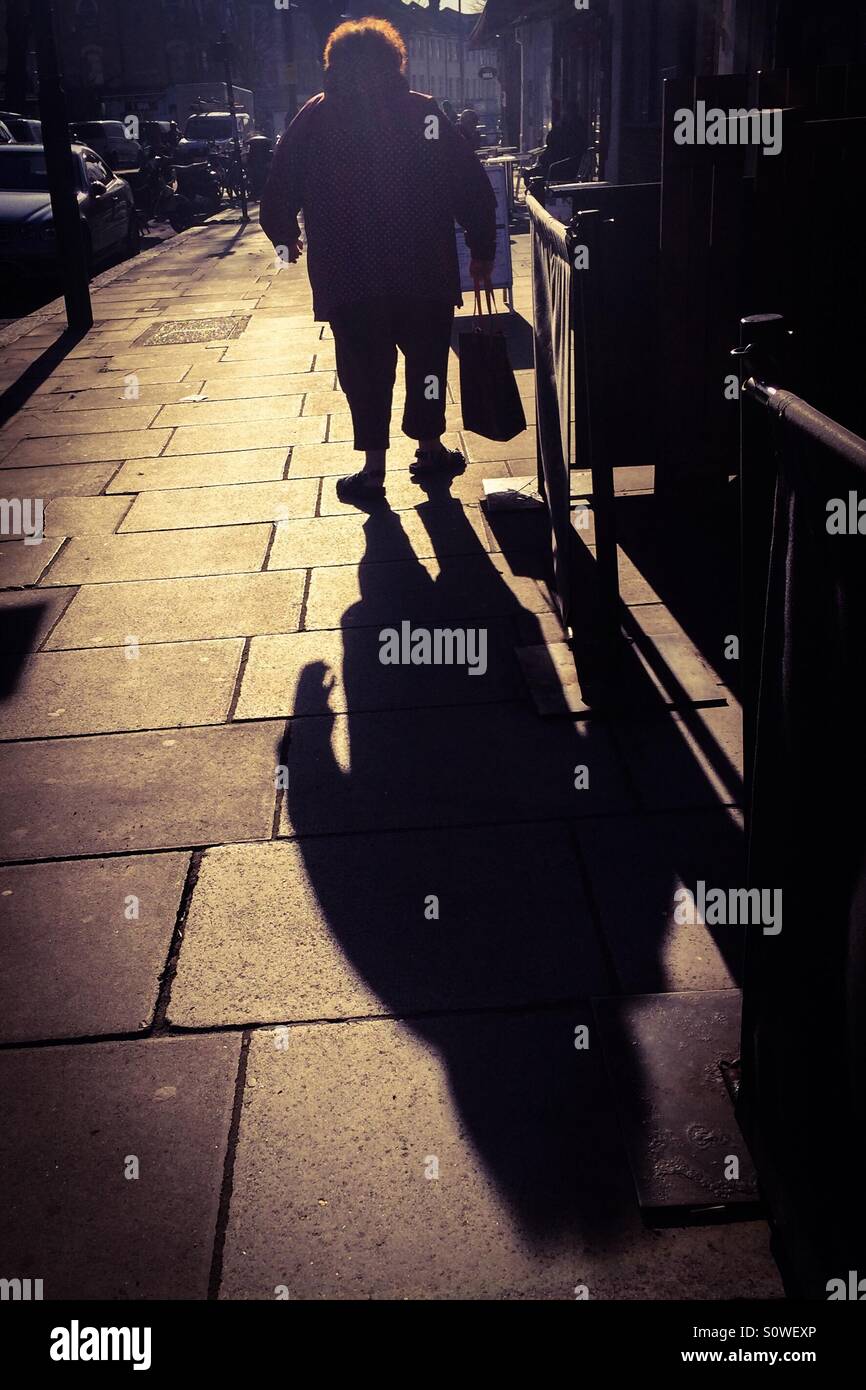 Un casting long shadow Banque D'Images