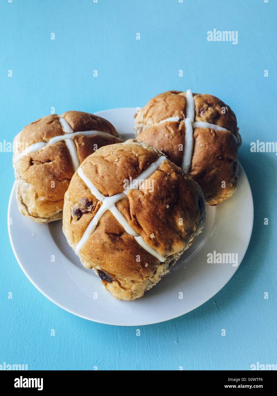 Les brioches on white plate Banque D'Images