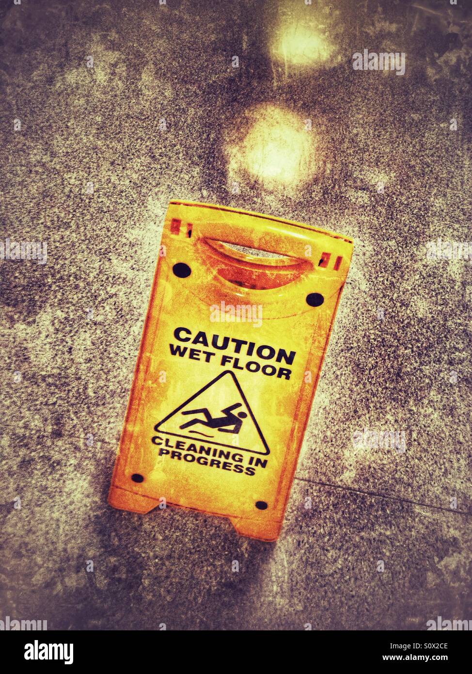 Attention plancher mouillé signe. Banque D'Images