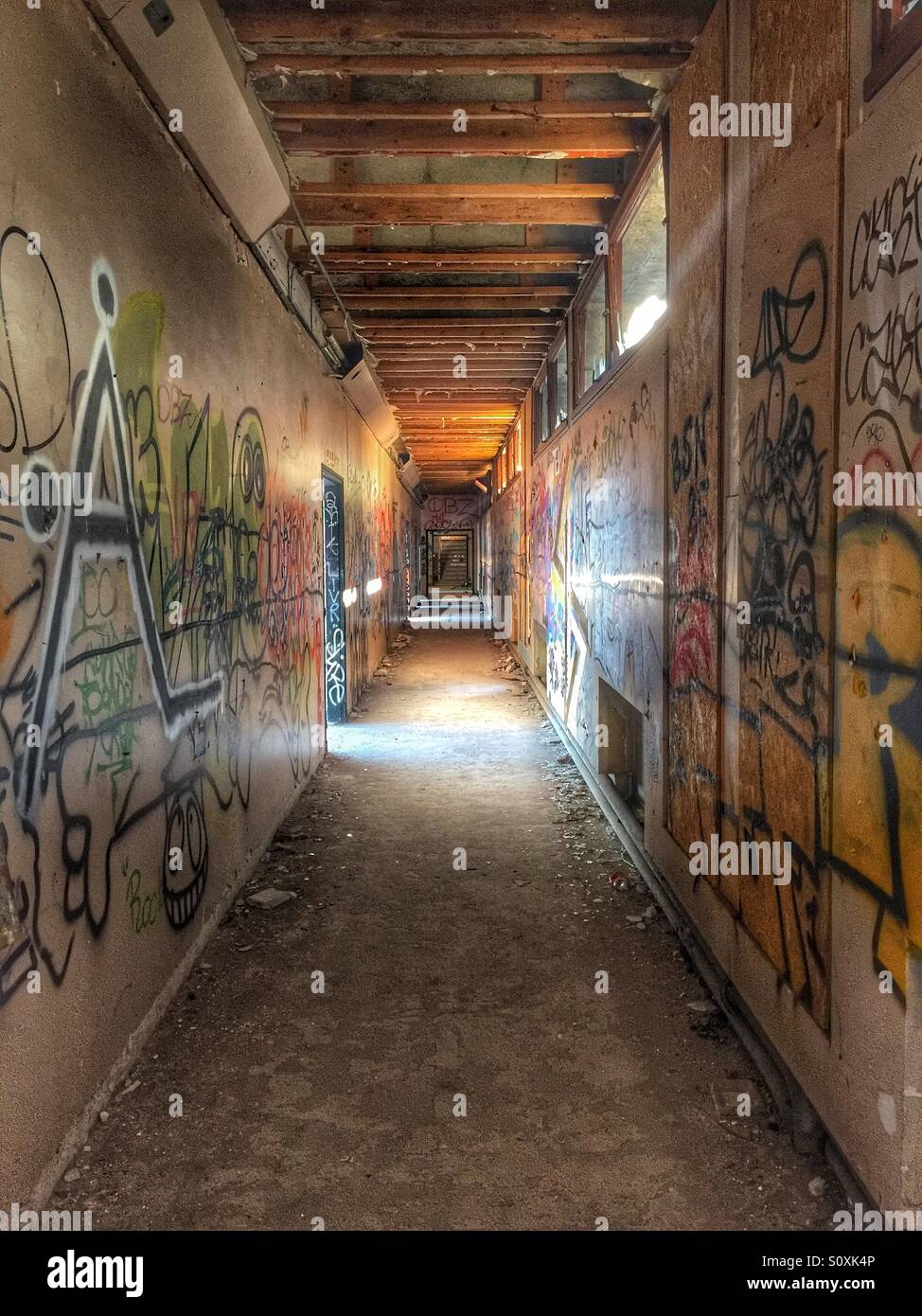 Bâtiment abandonné le graffiti Banque D'Images