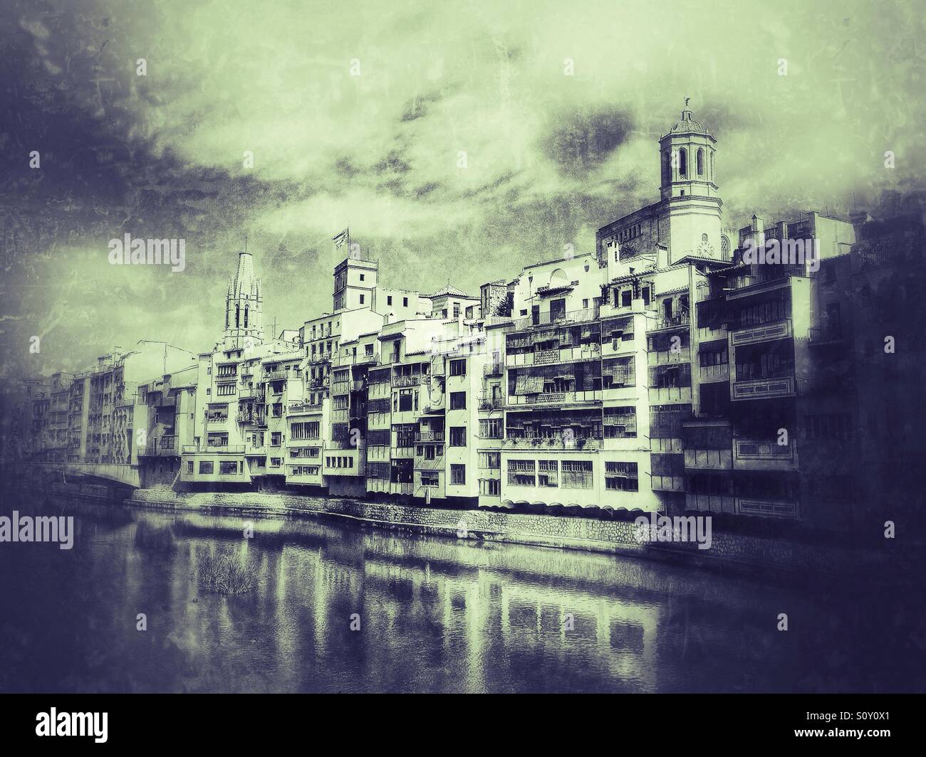 Vue de la ville de Gérone et de l'Onyar river Banque D'Images