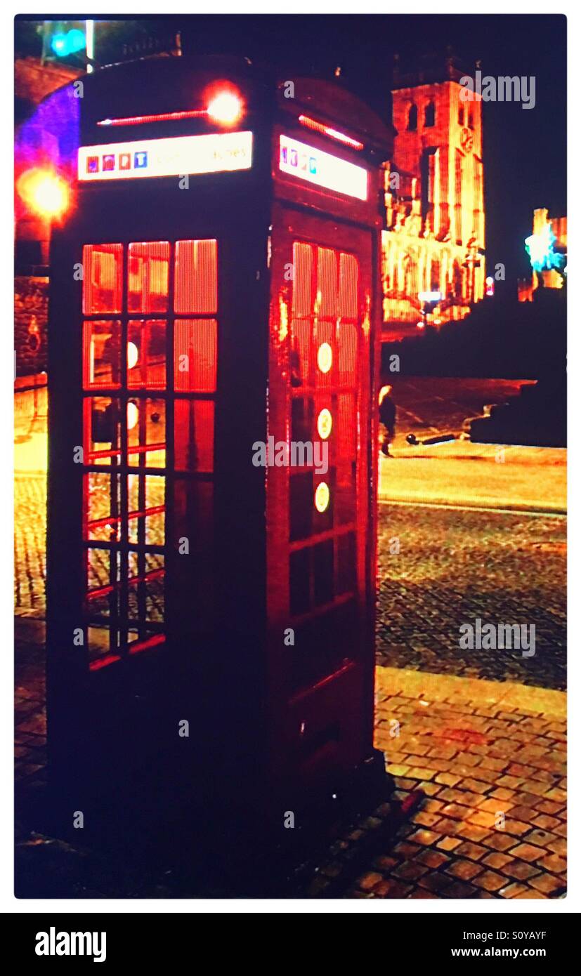 Cabine téléphonique fermée Banque de photographies et d'images à haute  résolution - Alamy