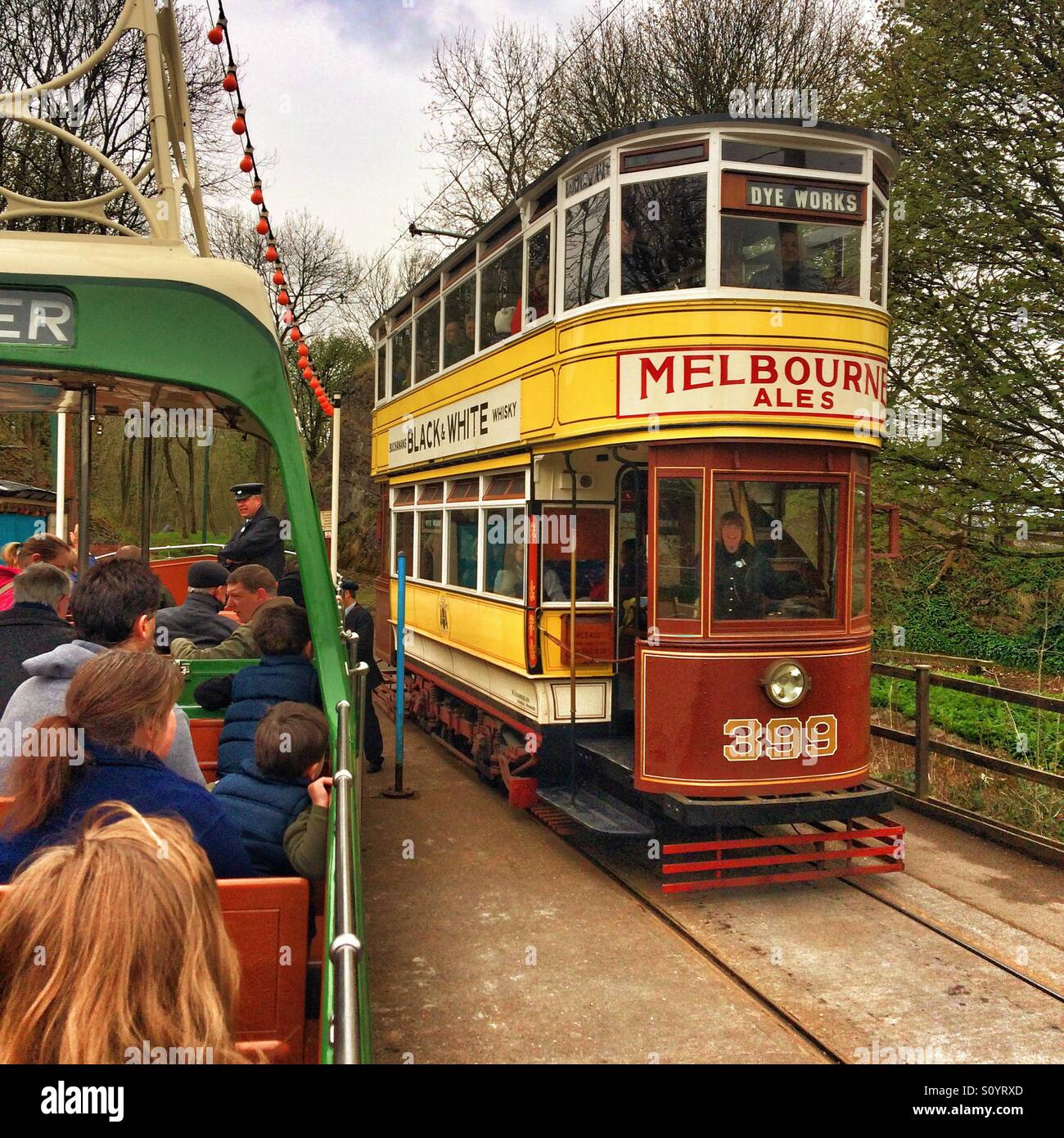 Équitation Les trams au tramway Tramway museum de Crich Derbyshire, Angleterre Royaume-uni - Image de stock capturée avec un smartphone