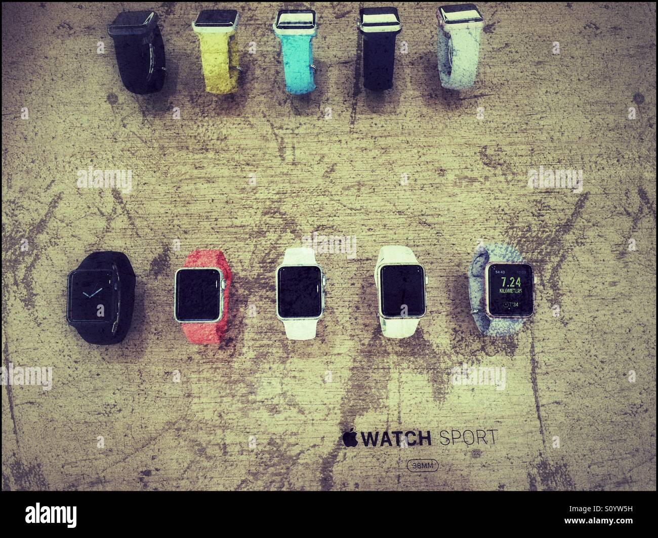 Montres sport Apple sur l'affichage en magasin. Banque D'Images