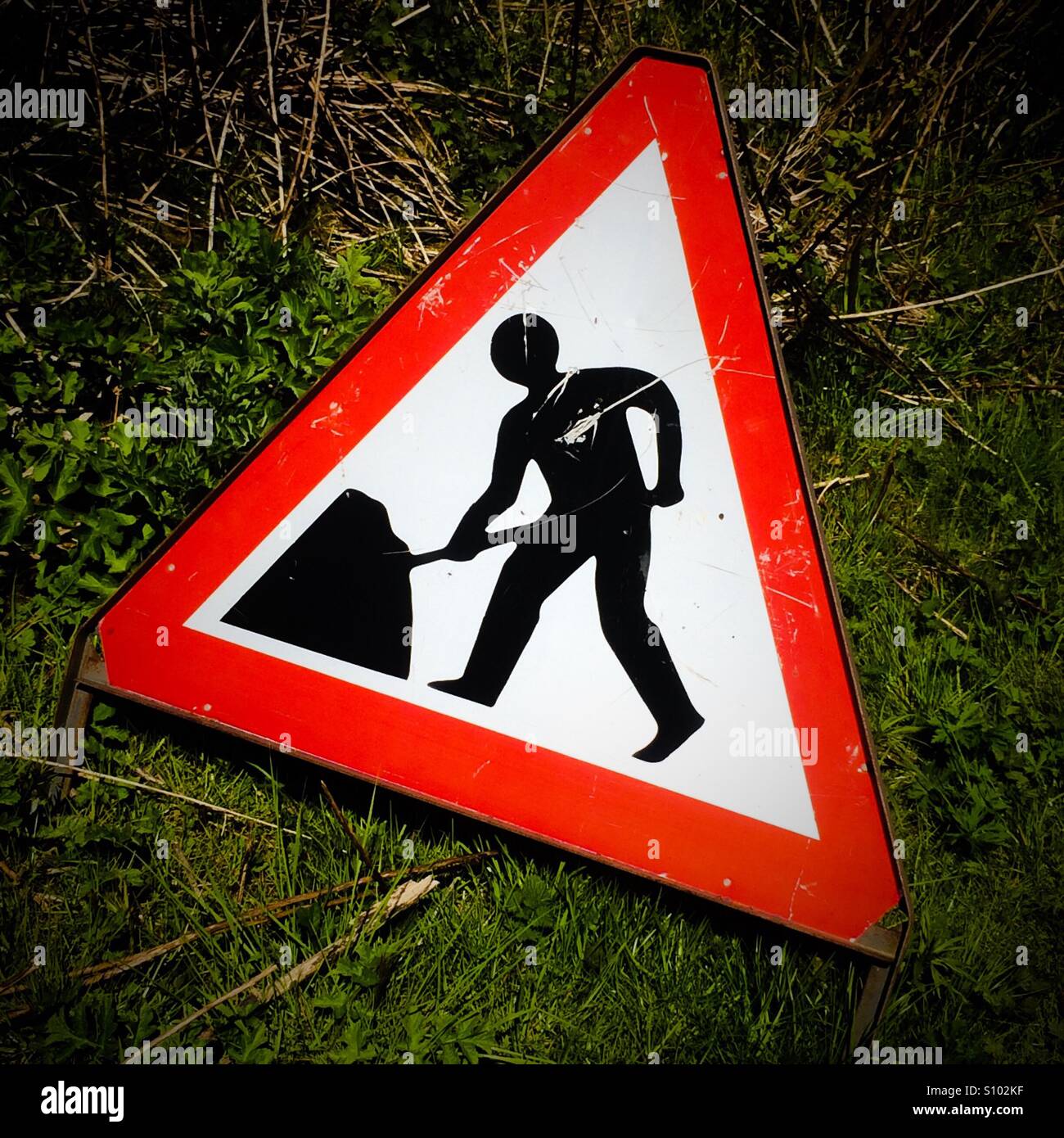 Triangle d'avertissement rouge travaux routiers britanniques sign Banque D'Images
