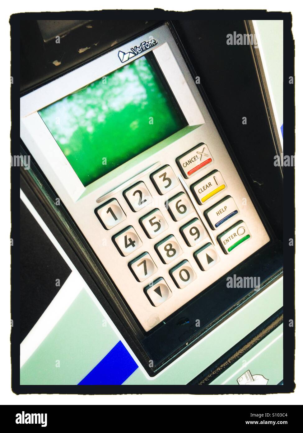 Clavier et écran sur un ticket de parking machine qui accepte les cartes de débit et cartes de crédit Banque D'Images