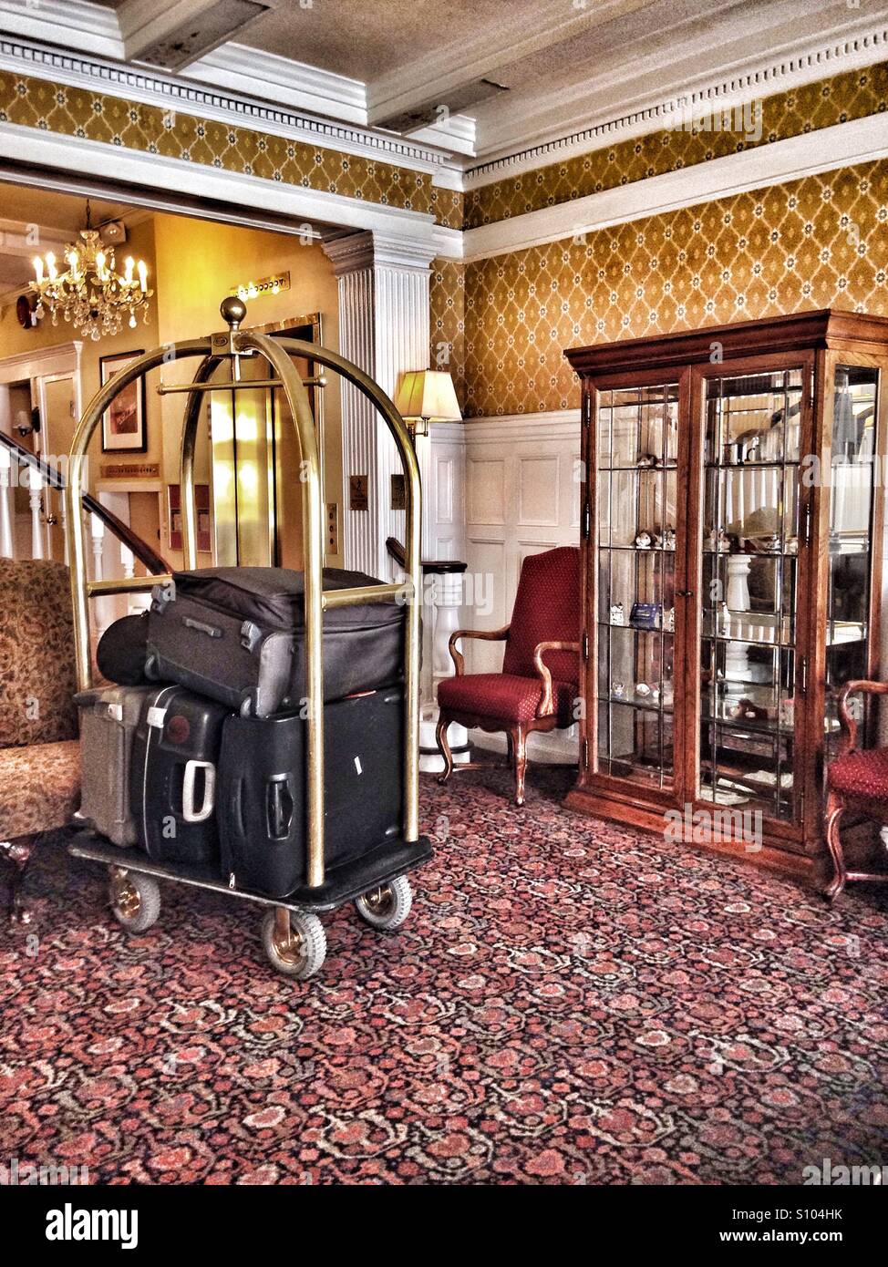 Hotel luggage trolley Banque de photographies et d'images à haute  résolution - Alamy