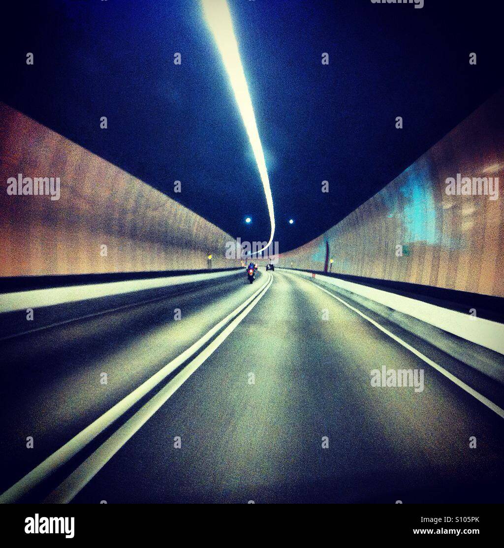 Tunnel routier intérieur Banque de photographies et d'images à haute