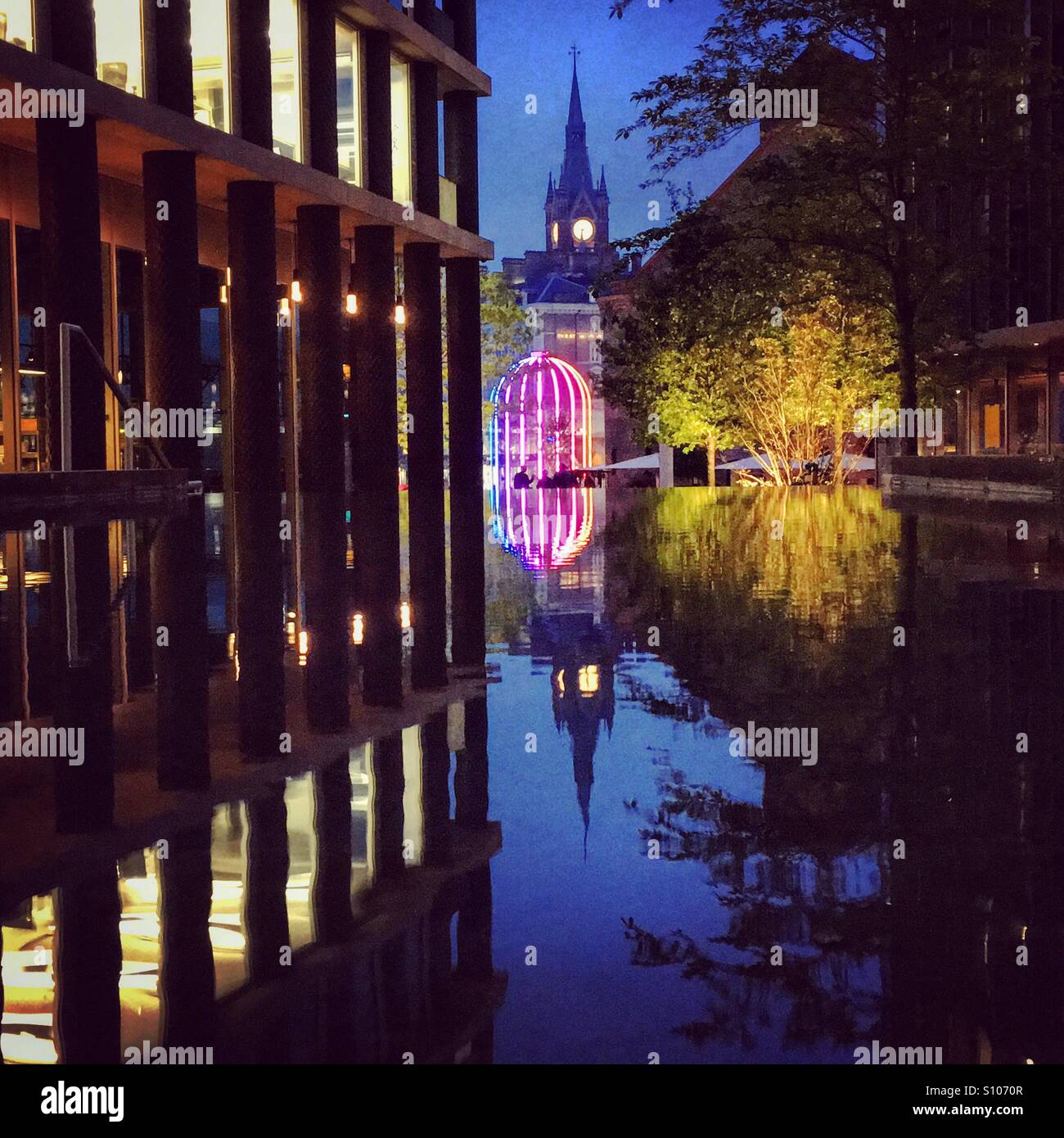 Réflexions à Pancras Road, London Banque D'Images
