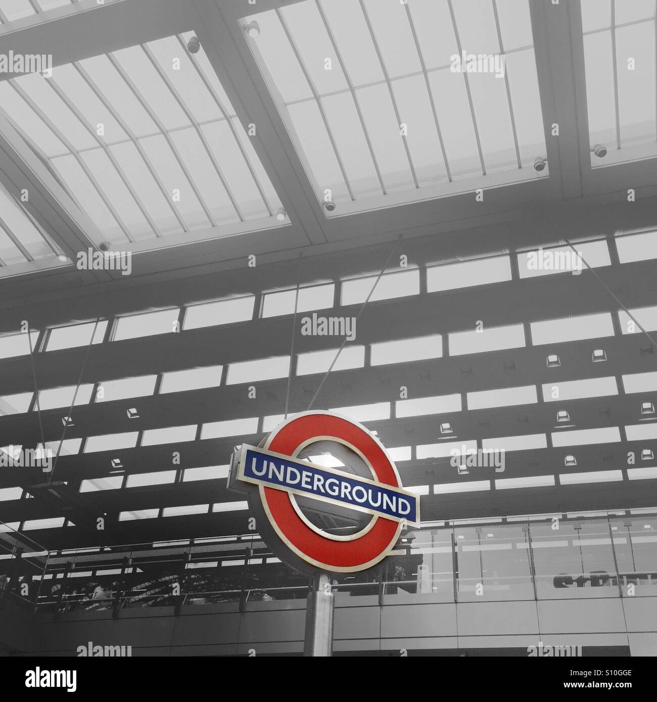 Inscrivez-métro à St Pancras station, London, UK - Image de stock capturée avec un smartphone