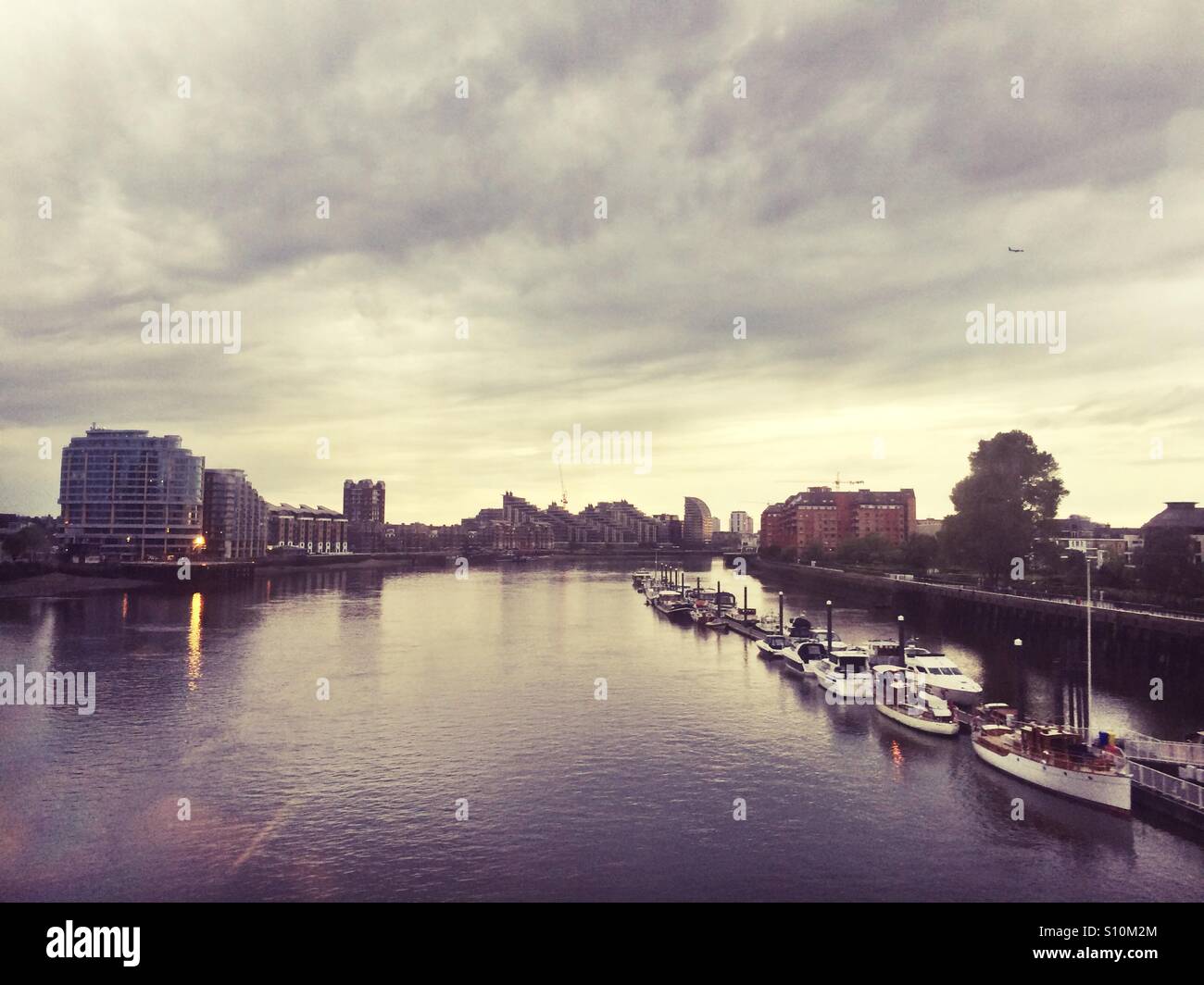Tamise, Imperial Wharf, London UK - Image de stock capturée avec un smartphone